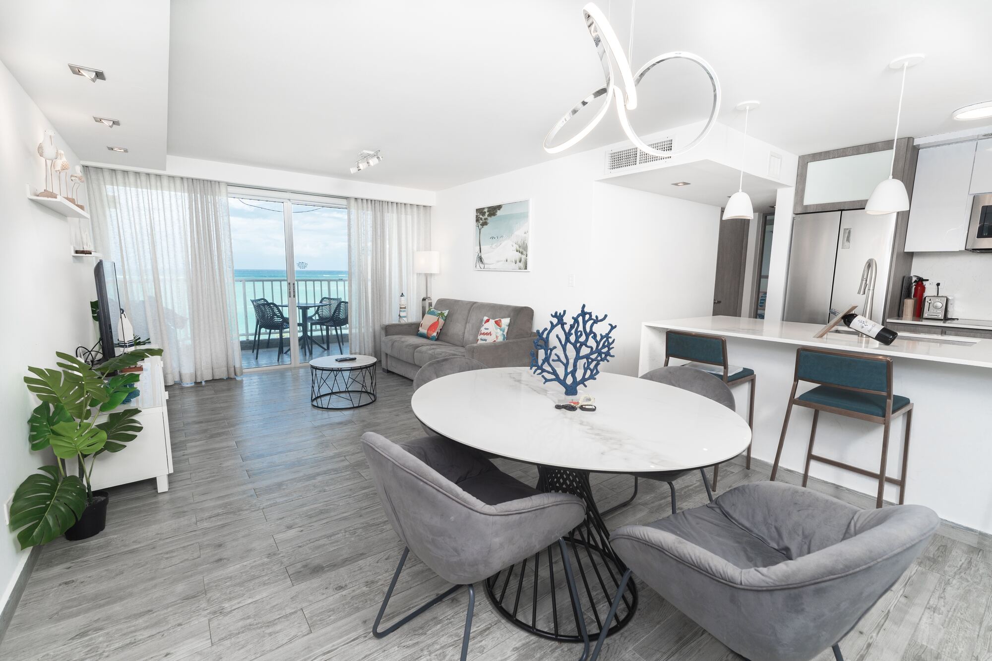 Casa Dani Isla Verde – living & dining