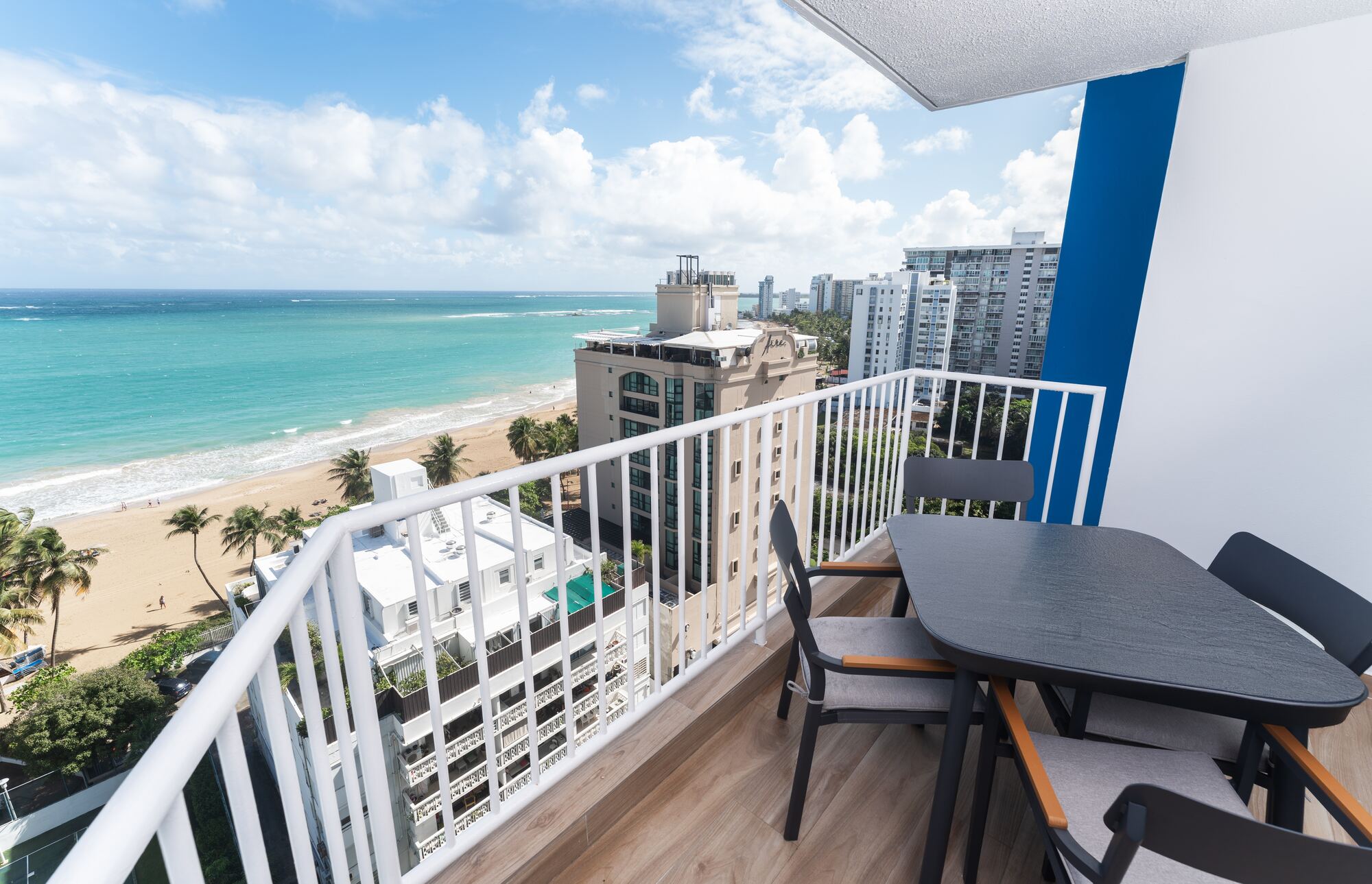 Casa Jenny Isla Verde – ocean-view balcony