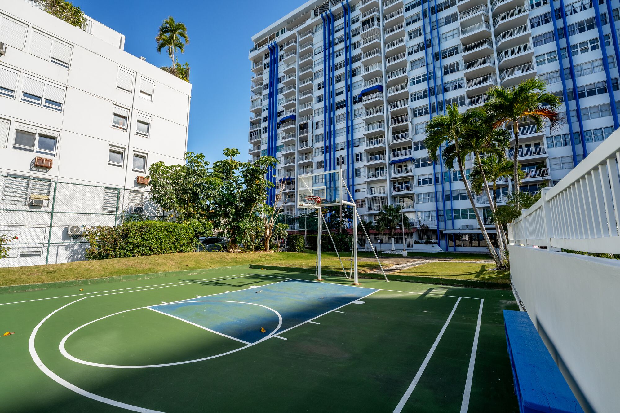 Marbella del Caribe Isla Verde – basketball court