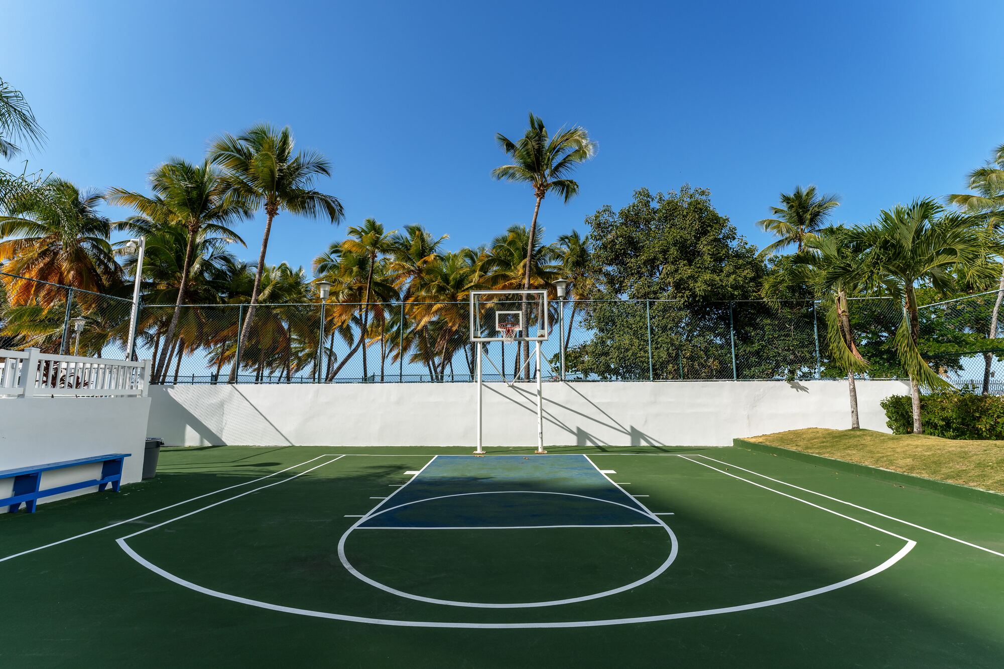Marbella del Caribe Isla Verde – basketball court